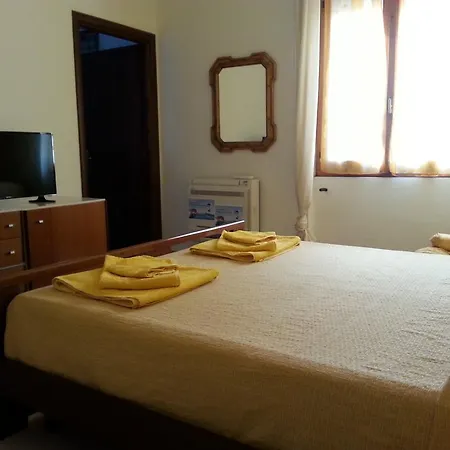 住宿加早餐酒店 Fralucia