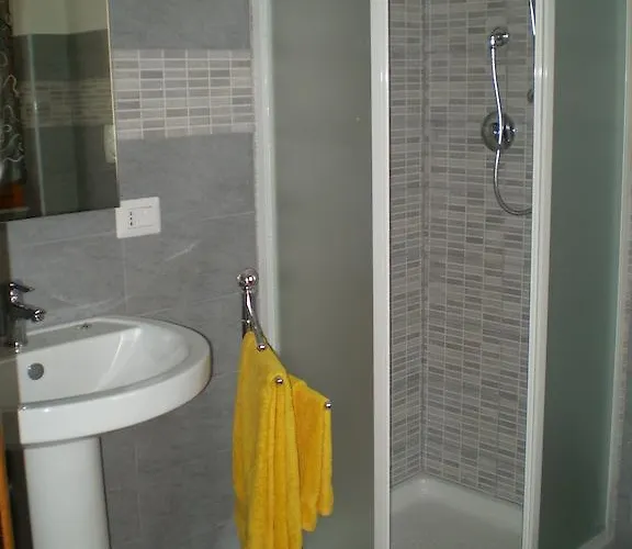 住宿加早餐酒店 Fralucia 2*